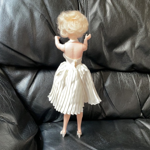 Marilyn Monroe The Seven Year Itch Doll - Picture 4 of 14